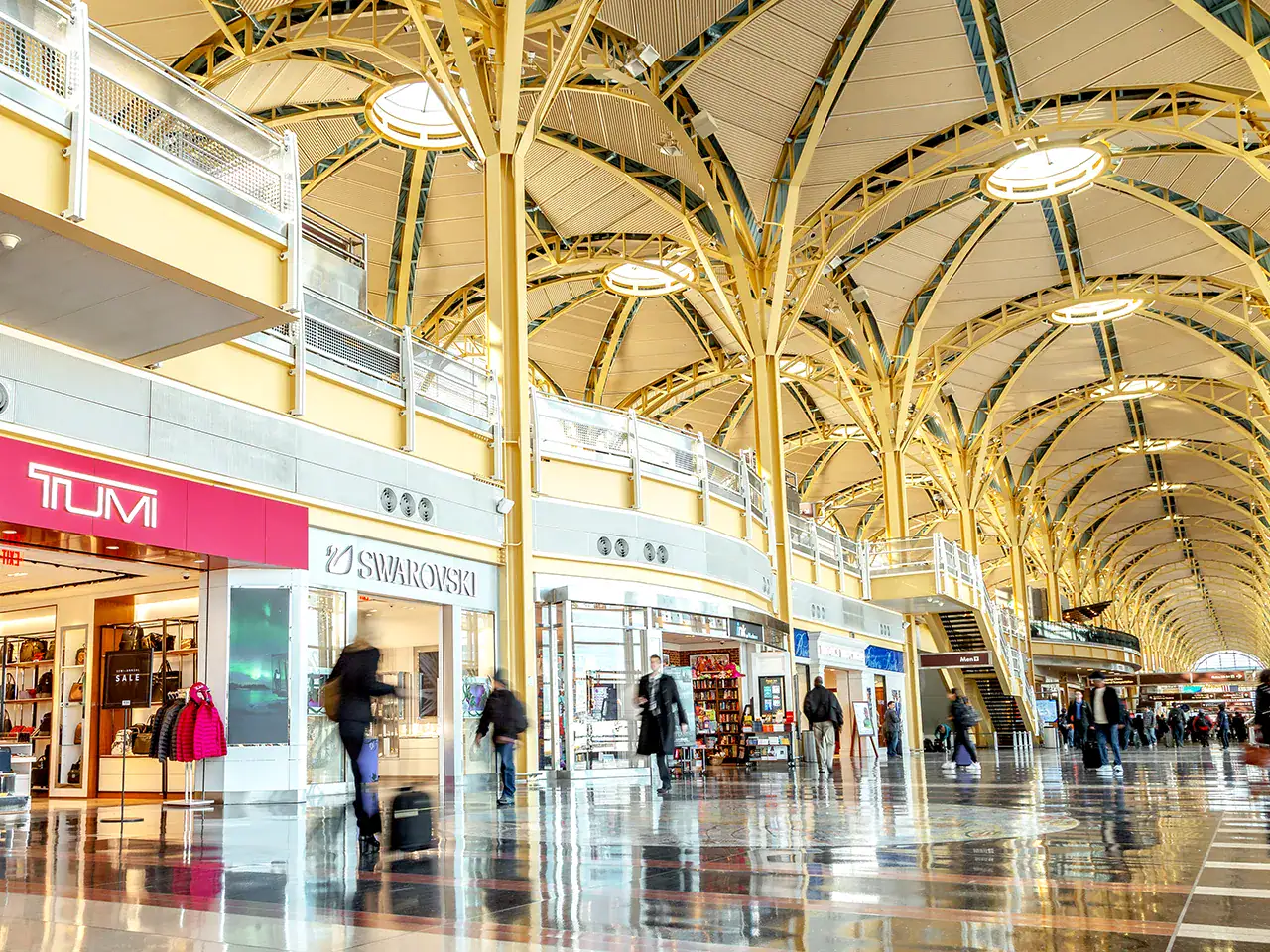 Ronald Reagan Washington National Airport (View from inside traffic ground level)